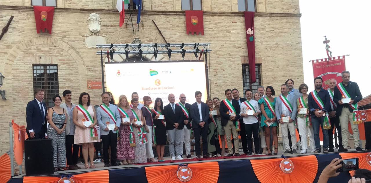 La consegna delle bandiere arancioni 2022 del Touring Club Italiano