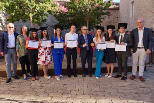 La Scuola Giacomo Leopardi consegna i diplomi ai suoi allievi