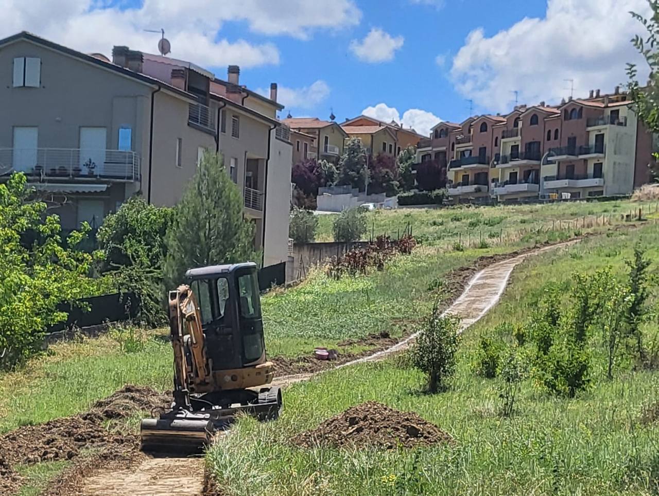 I lavori per il percorso pedonale a Oaimo Stazione