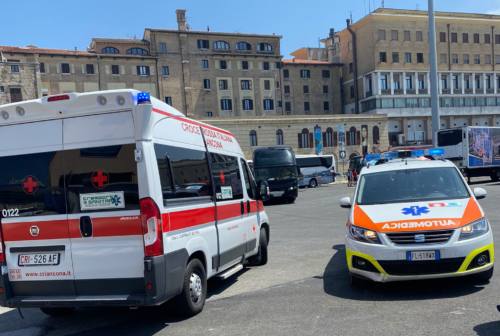 Surfista in difficoltà a Numana e turista 13enne con malore al porto di Ancona: doppio soccorso Cri
