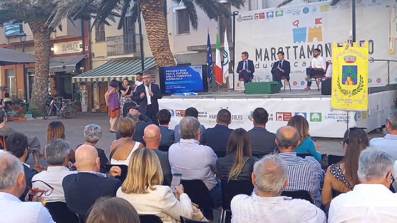Il discorso di Massimo Olivetti durante l'incontro a Marotta sull'arretramento della ferrovia