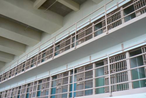 «Carenza di personale allarmante» nelle carceri delle Marche. La protesta della penitenziaria