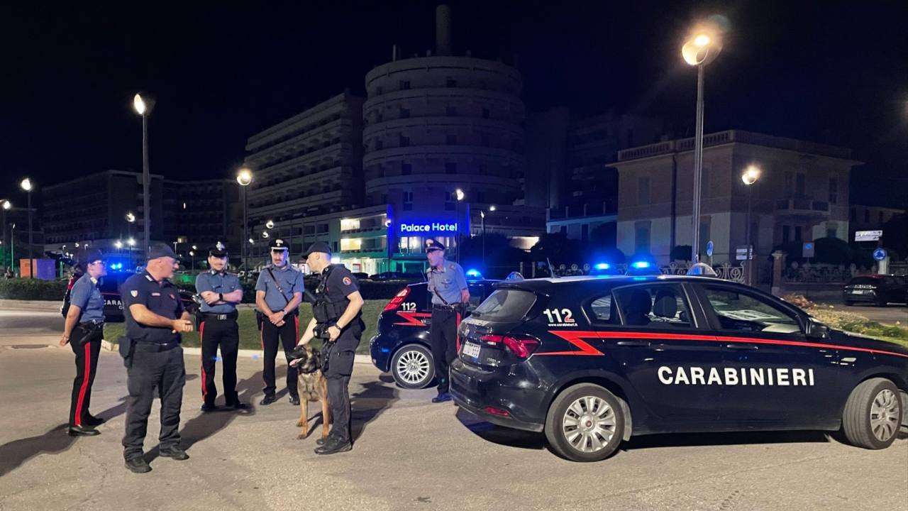 I controlli dei Carabinieri sul lungomare di Senigallia