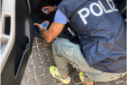 Pesaro, dalla Romagna per vendere la droga con l’auto noleggiata: due arresti