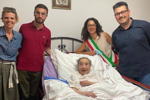 Compleanno record a Belvedere Ostrense per la nonna più longeva del paese: “Peppa” ha compiuto 107 anni