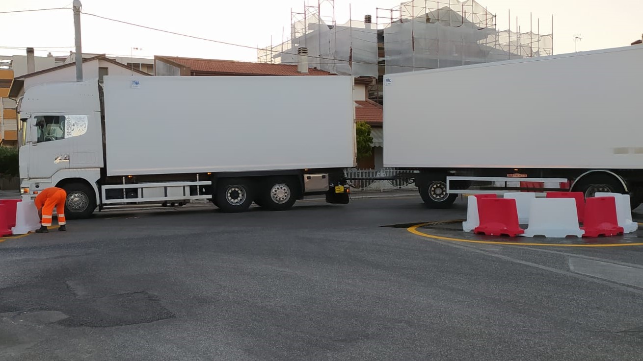 La rotatoria provvisoria tra strada della Marina e la statale Adriatica nord, a Senigallia