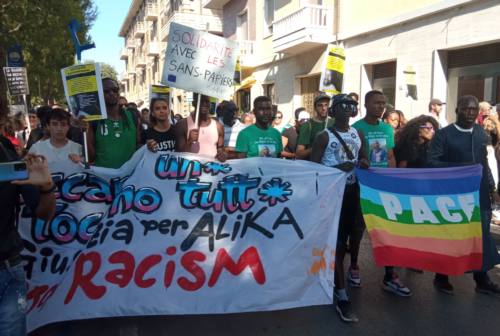 La comunità nigeriana in corteo a Civitanova: «Stufi di vivere il razzismo sulla nostra pelle. Giustizia per Alika»
