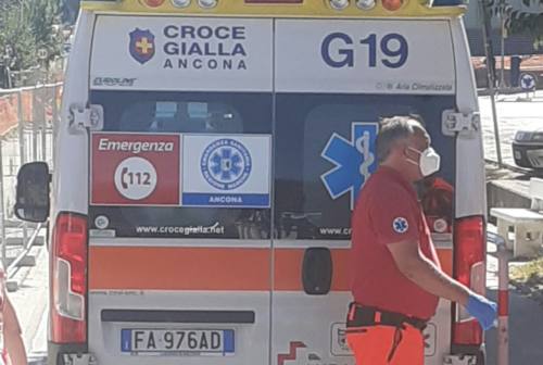 Ancona, si ferisce al polpaccio: uomo soccorso alla Grotta Azzurra finisce in ospedale