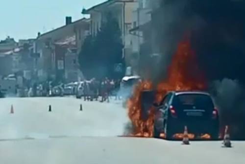 Porto Sant’Elpidio, due auto in fiamme lungo la Statale