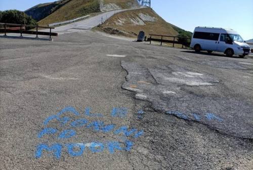 Minacce di morte alla Morani, comparsa scritta sul monte Nerone. La parlamentare: «Ho sporto denuncia»