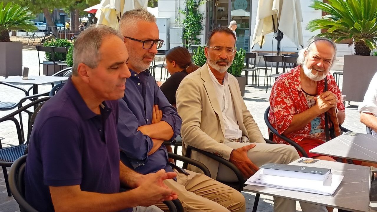 La presentazione della mostra promossa dalla Senamarmi di Senigallia: da sinistra Faustino Conigli, Cristiano Tombesi, Riccardo Pizzi e Alfonso Napolitano