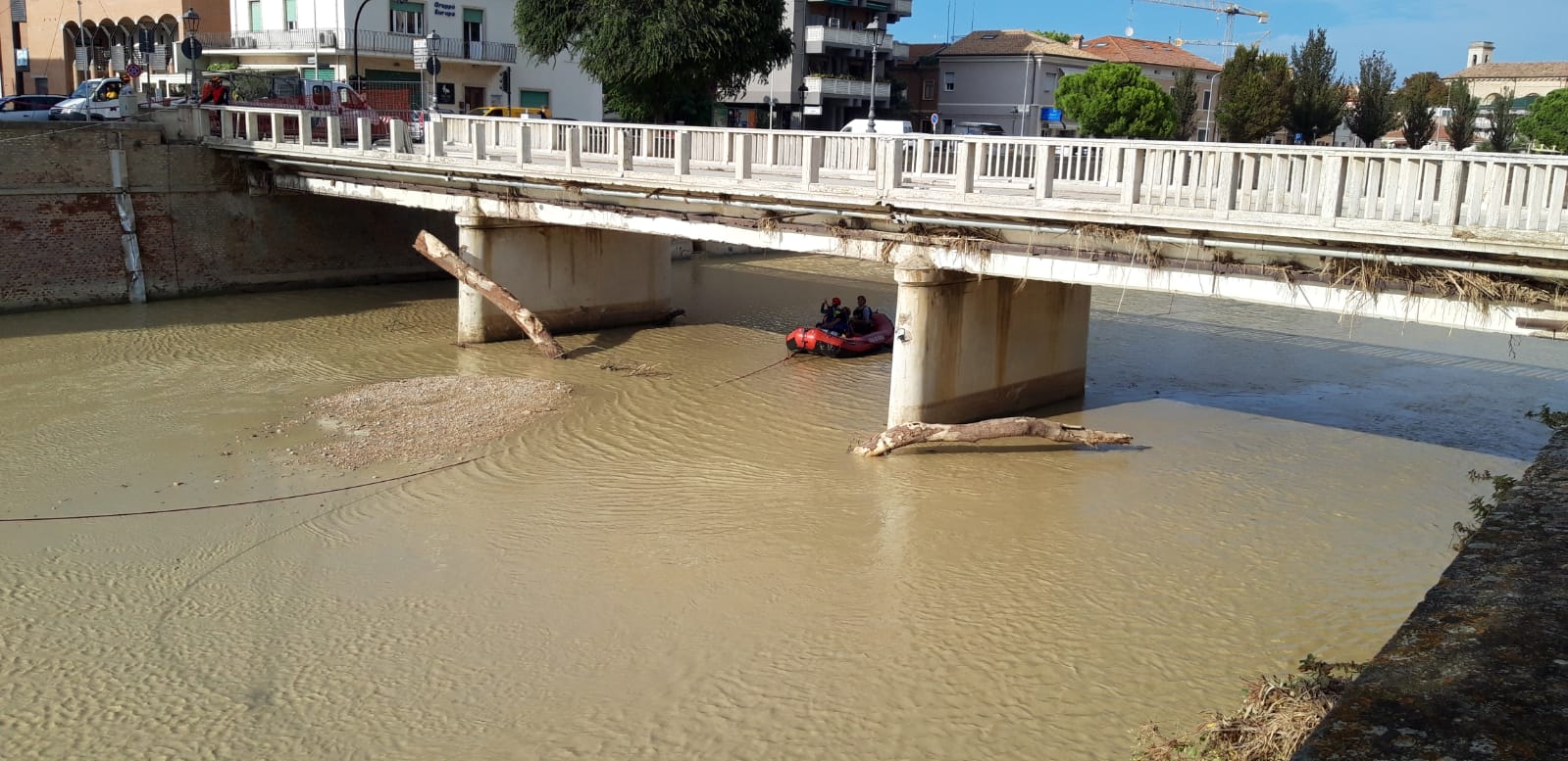 Le verifiche strutturali sul ponte Garibaldi, danneggiato dall'alluvione che ha devastato Senigallia