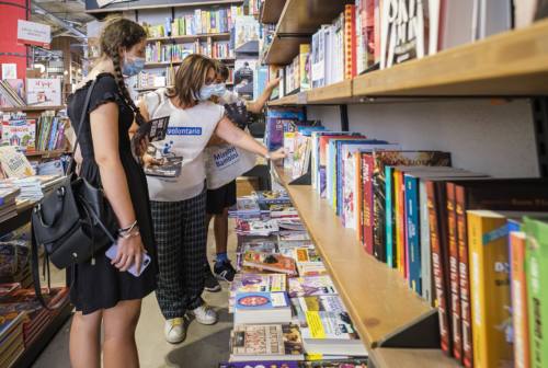 Scuola, anche ad Ancona il Banco dei Desideri per regalare libri, penne e quaderni ai piccoli studenti in difficoltà