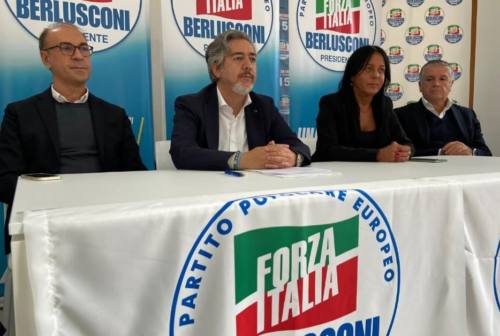 Civitanova, il forzista Battistoni festeggia la rielezione: «Premiato il lavoro della nostra classe dirigente»