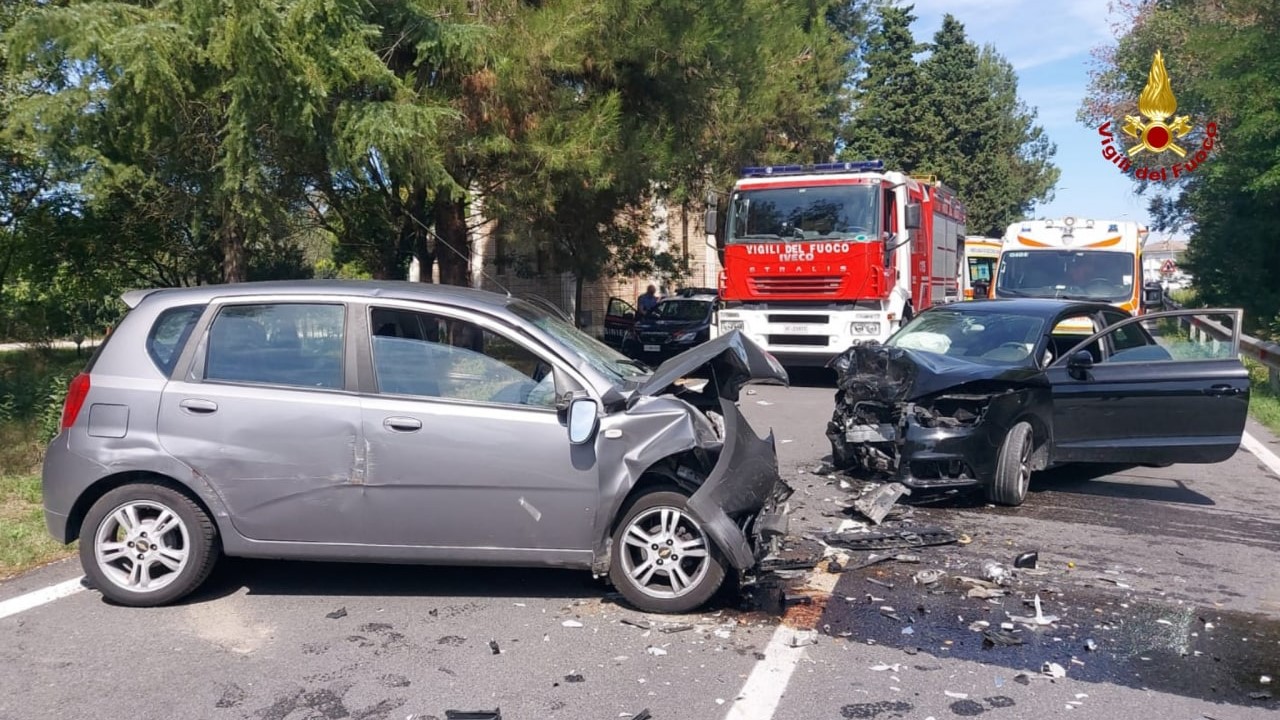 I due mezzi coinvolti nell'incidente a Borgo Bicchia di Senigallia