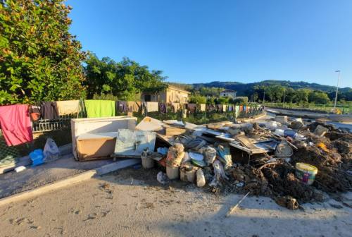 Moie, allarme straripamento del fosso di Montecarotto: case allagate e danni
