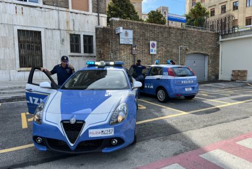 Ancona, lite in famiglia perchè lui non vuol prendere le medicine: la Polizia riporta la calma