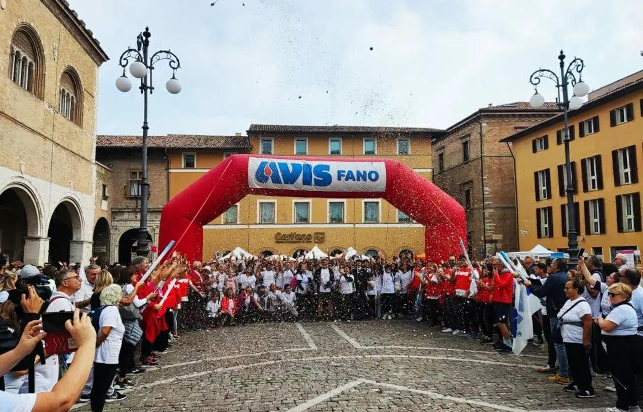 Fano, successo per la camminata in rosa