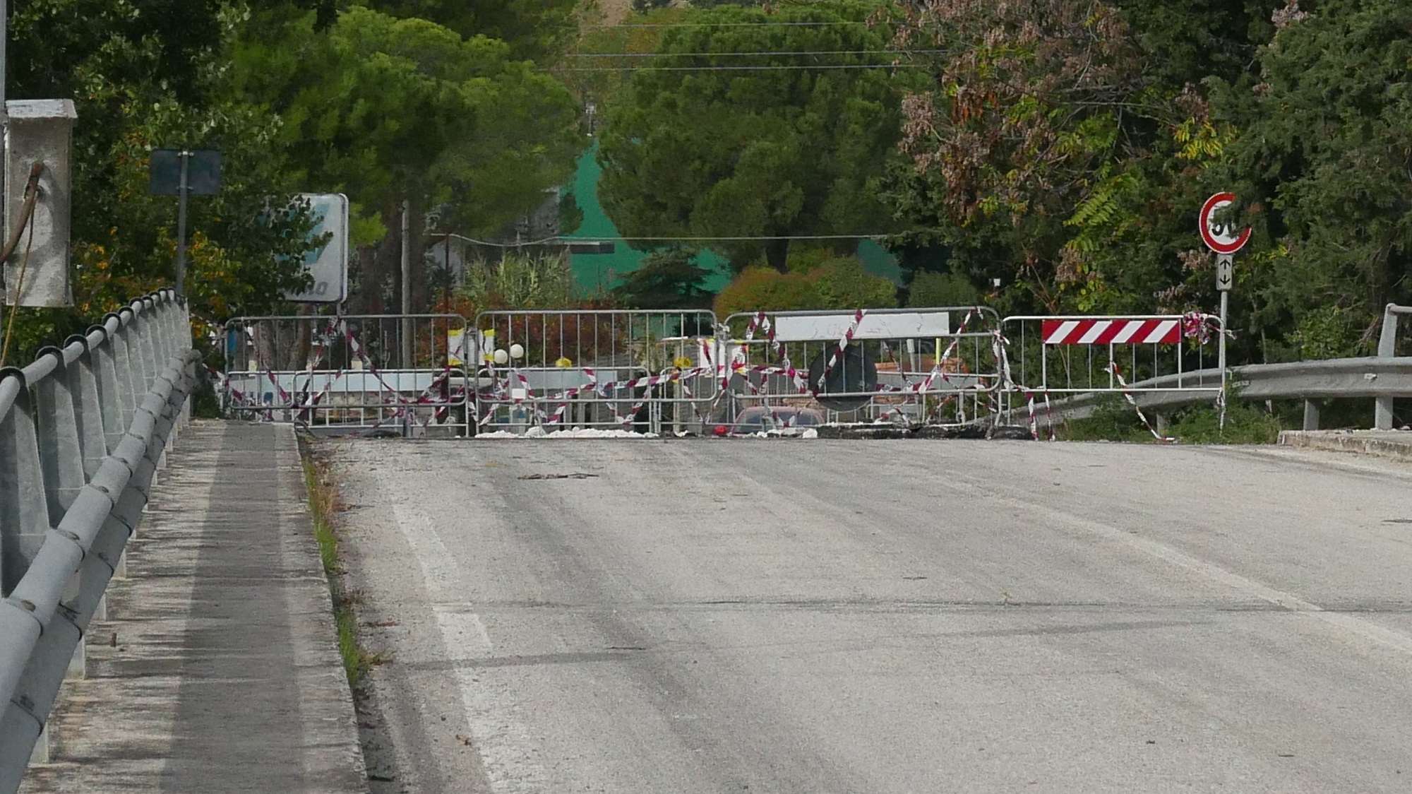 Chiuso al traffico il ponte del Vallone tra strada della Chiusa e località Molino Marazzana per i danni dall'alluvione