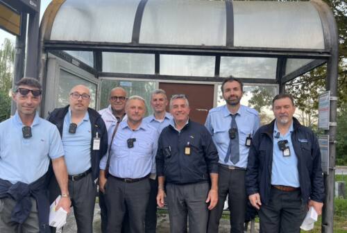 Pesaro, primi giorni di bodycam per 9 controllori di AmiBus. «Non siamo sceriffi, servono per la sicurezza»