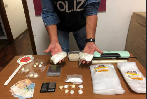 Pesaro, arrestato il fornitore dei pusher di cocaina: un giro di affari da 15mila euro a settimana