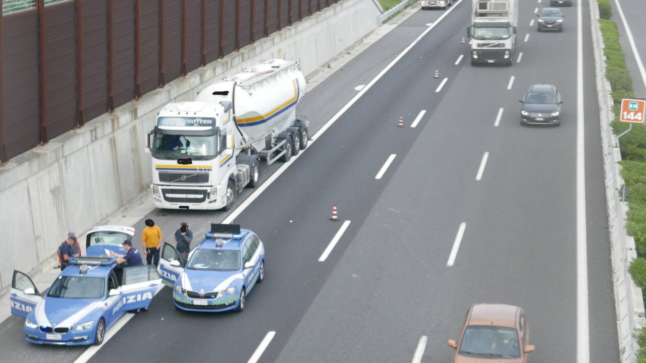 I rilievi dell'incidente sull'autostrada A14 all'altezza di Senigallia da parte della Polizia Stradale