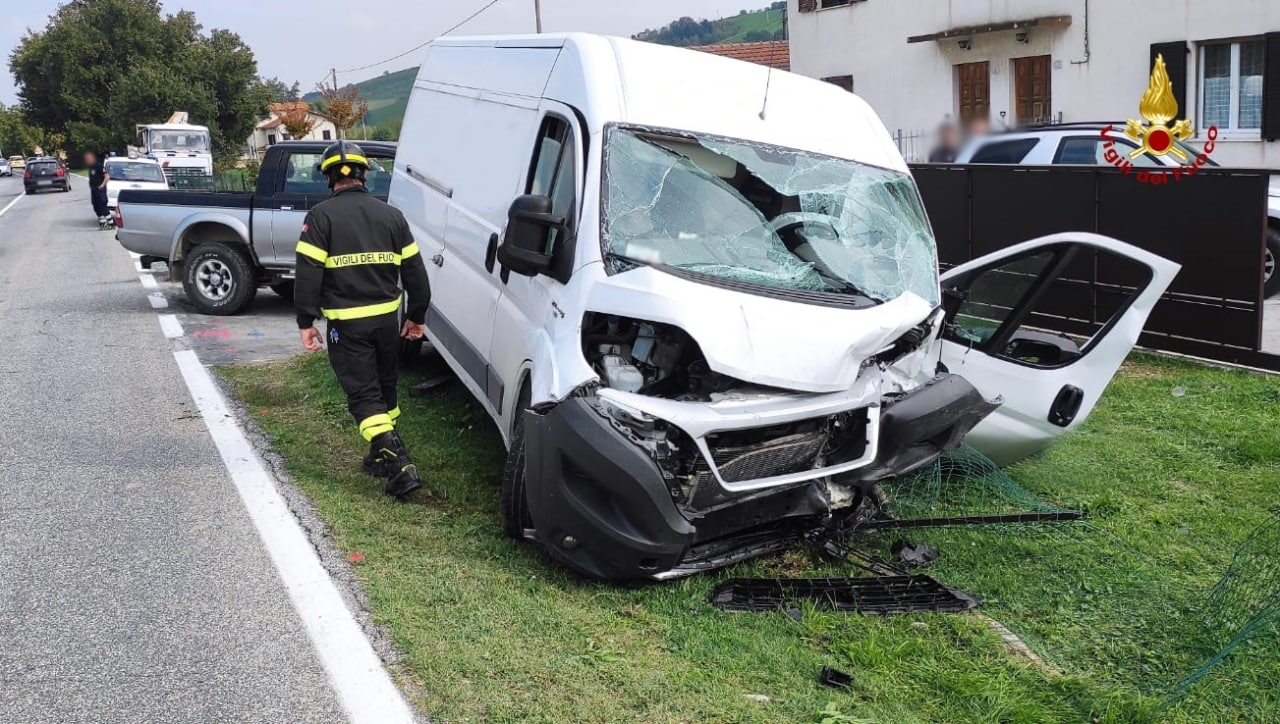 Violento incidente stradale a Serra de' Conti