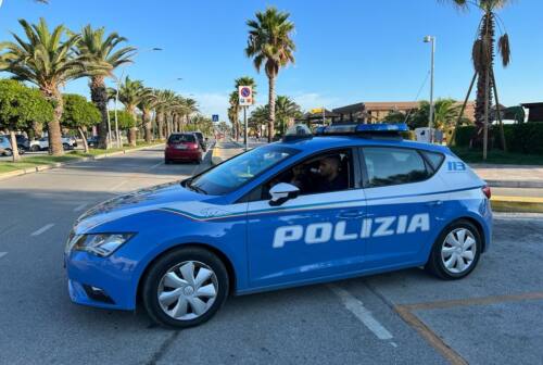 Civitanova, aggredisce i poliziotti e morde un agente a un braccio: tunisino arrestato
