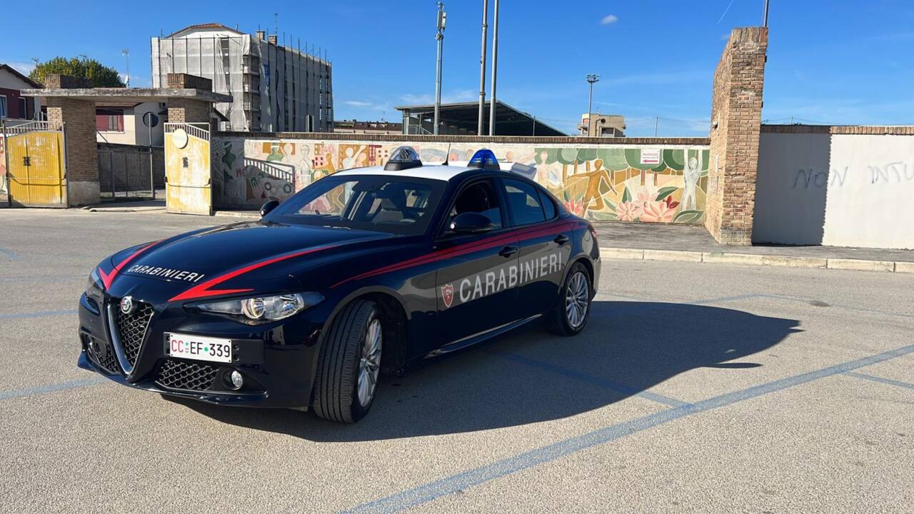 La pattuglia dei carabinieri in zona stadio Bianchelli a Senigallia