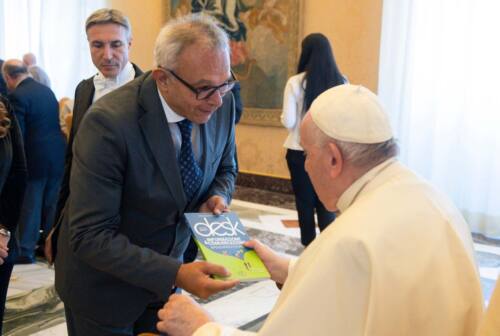 “Desk”, quaranta firme del giornalismo cattolico scrivono il futuro della professione