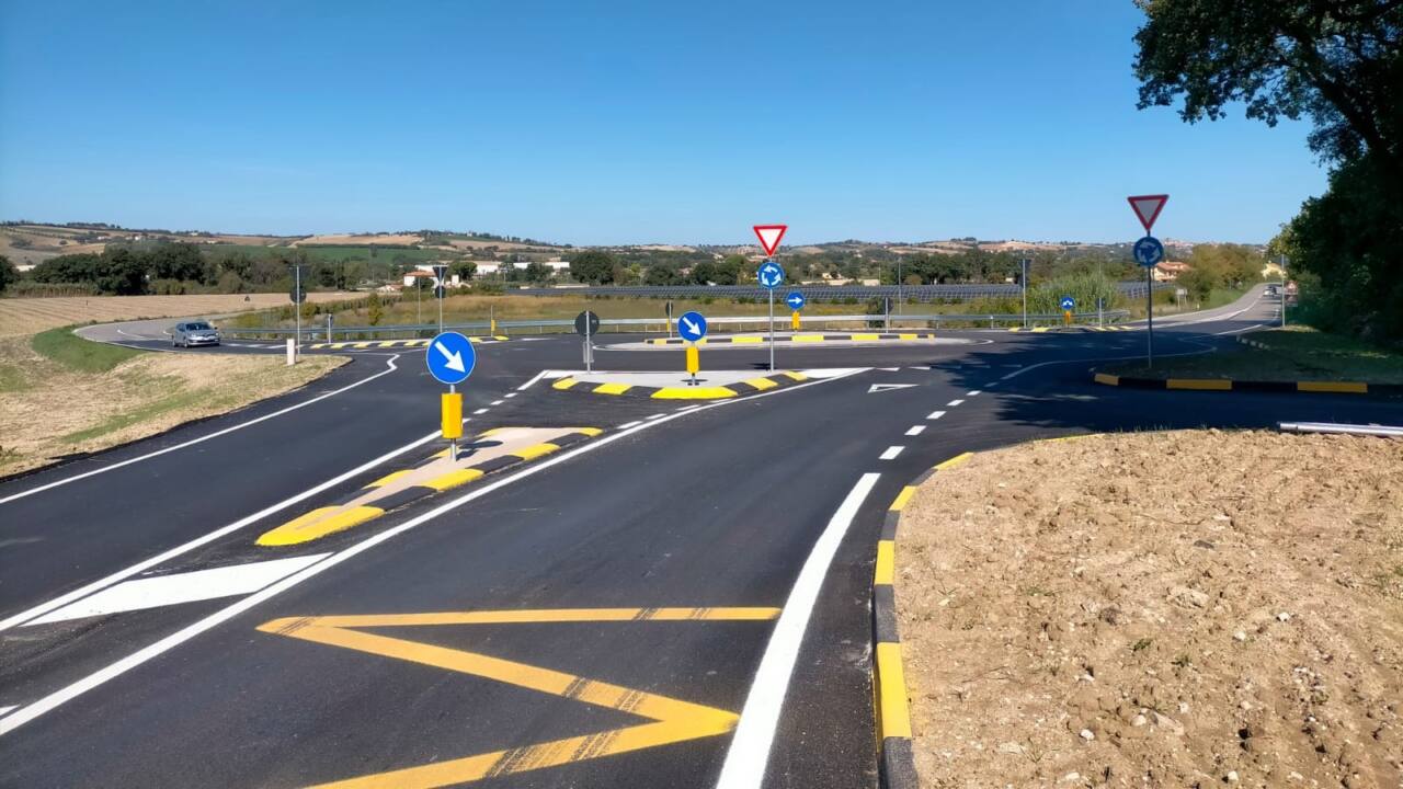 La rotatoria di via del Bosco, a Trecastelli, tra Ponte Rio e Monterado