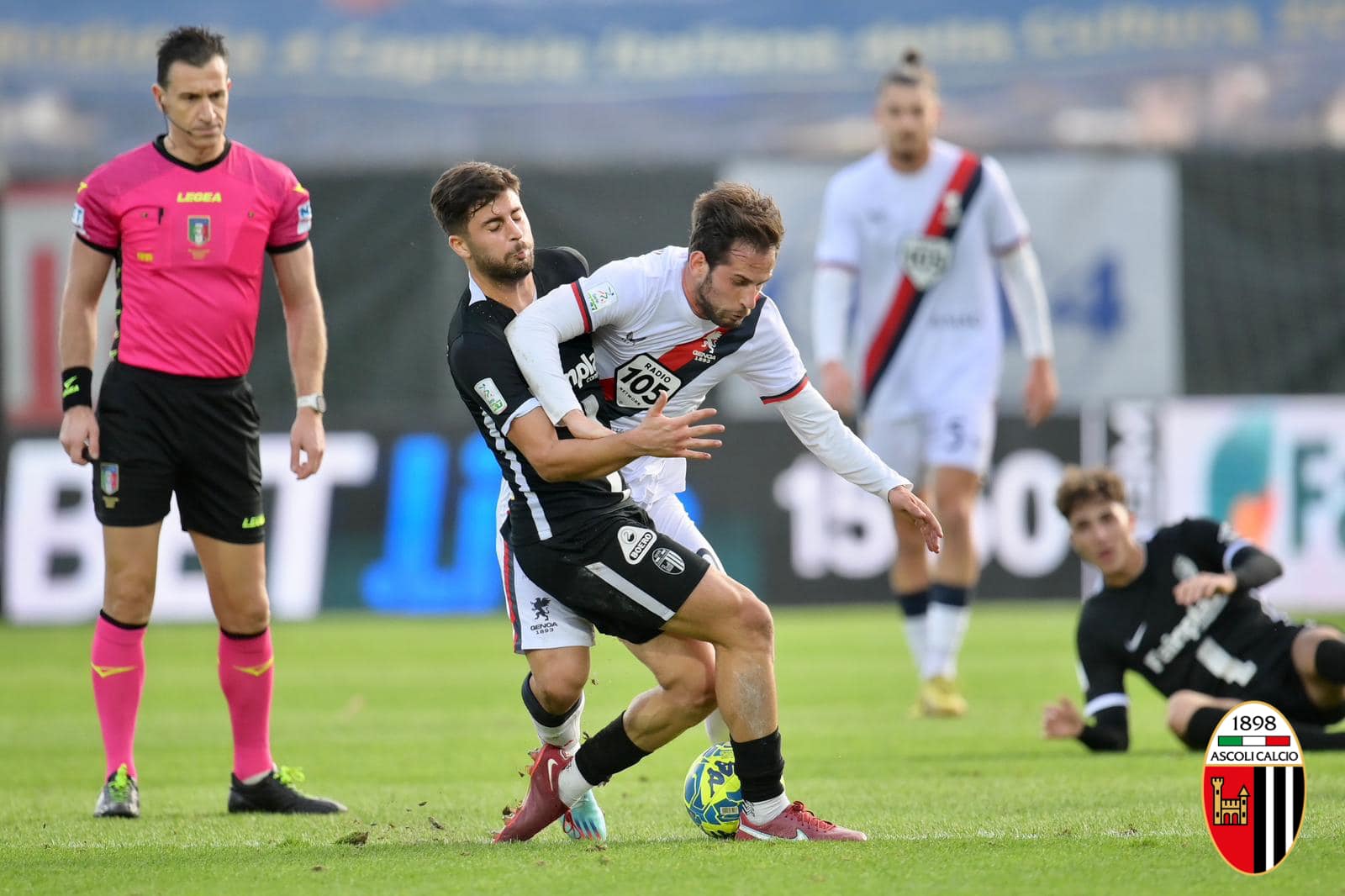 Genoa derrota Ascoli e retorna à Série A do Campeonato Italiano