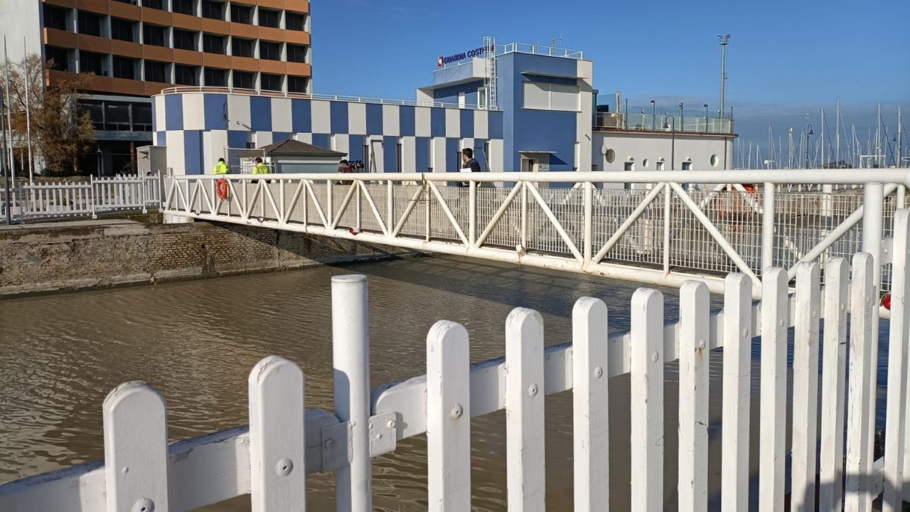 Riaperta la passerella sul porto della Rovere a Senigallia