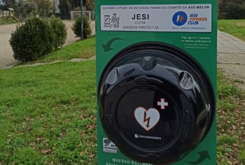 Il cuore protetto di Jesi: donano defibrillatori la palestra Fitness Club e gli Ultras della Jesina, nel nome di “Red”
