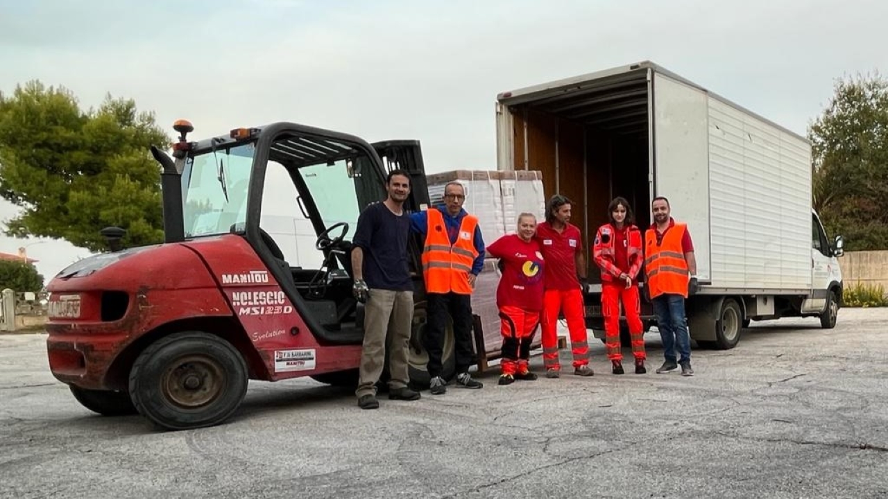 La distribuzione degli elettrodomestici alle famiglie colpite dall'alluvione