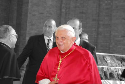 Morto il papa emerito Benedetto XVI, Acquaroli: «Guida spirituale e grandissimo filosofo»