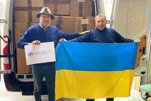 Da Montappone in viaggio per l’Ucraina 20mila cappelli, guanti e sciarpe. Il dono del Cappellificio Sorbatti