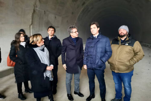 Infrastrutture, Acquaroli con il viceministro in visita alla Galleria della Guinza