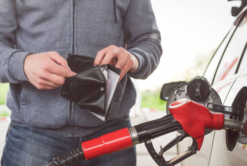 Torna a salire il prezzo della benzina, nelle Marche è il più basso d’Italia. Il caro gasolio pesa su trasporti e pesca
