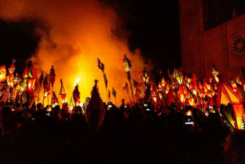 Carnevale nel Piceno, a Castignano torna la storica processione dei ‘Moccoli’