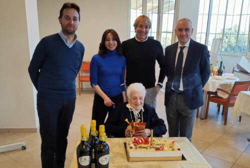 Loreto, Elisa Pompei festeggia 103 anni: «La musica lirica il mio grande amore»