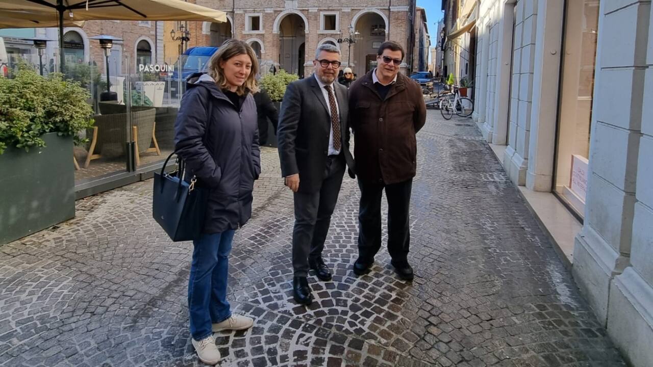 Il sindaco Massimo Olivetti assieme agli assessori Elena Campagnolo e Nicola Regine