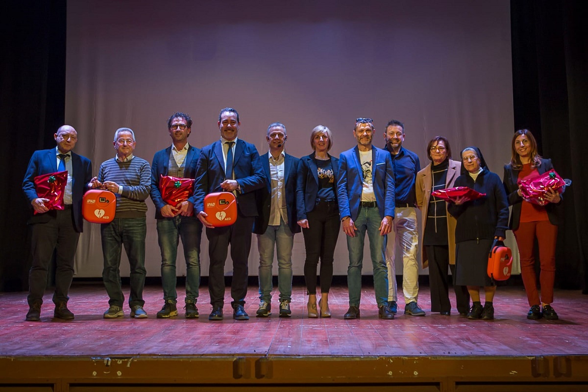 La Croce Verde dona i defibrillatori