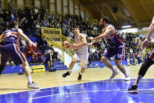 Basket serie B: Senigallia rimonta e vince il derby a Matelica