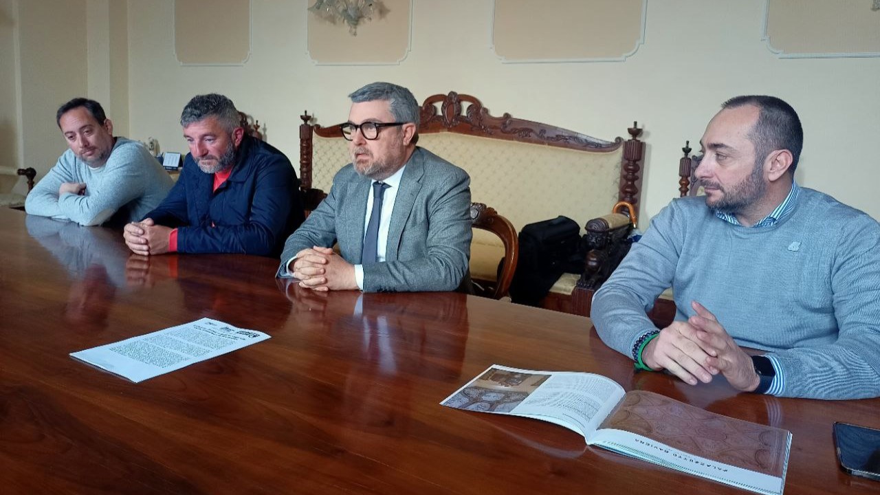 La presentazione del progetto Re-Discovery Marche per rilanciare vini e prodotti tipici regionali: da sinistra Michele Piccioni, fiduciario della Condotta Slow Food di Senigallia; Fabrizio Franceschetti, ristoratore e referente del progetto; Massimo Olivetti, sindaco di Senigallia; Alan Canestrari, assessore alle Attività Produttive del Comune di Senigallia