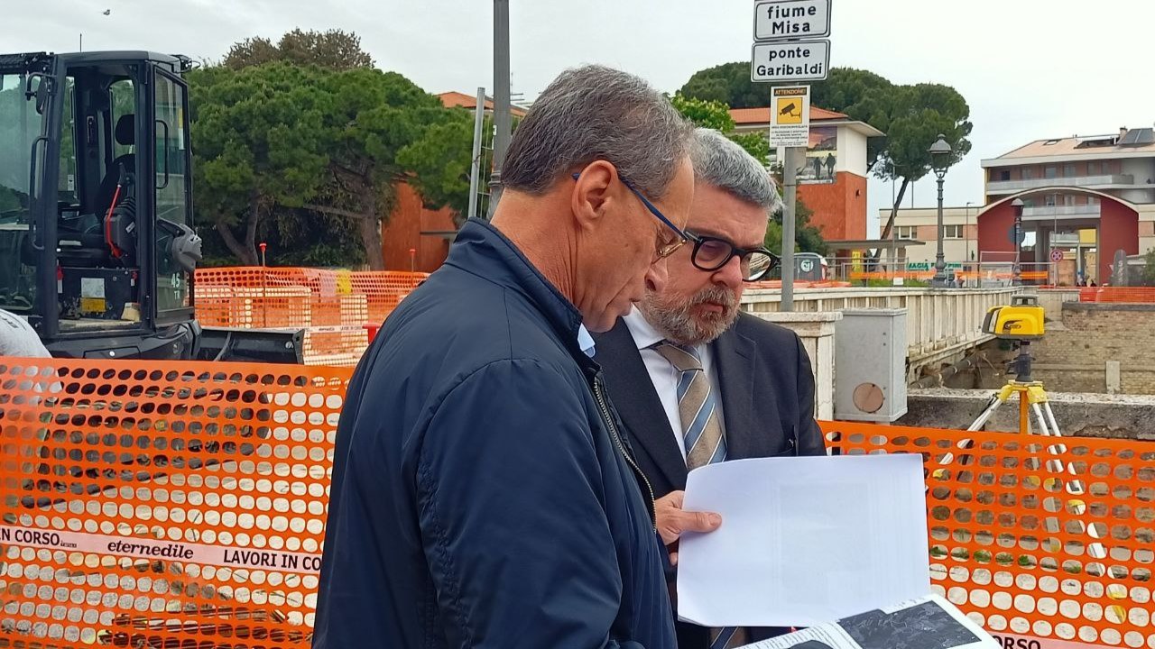 Aguzzi e Olivetti a confronto sui lavori per la passerella ciclopedonale sul fiume Misa