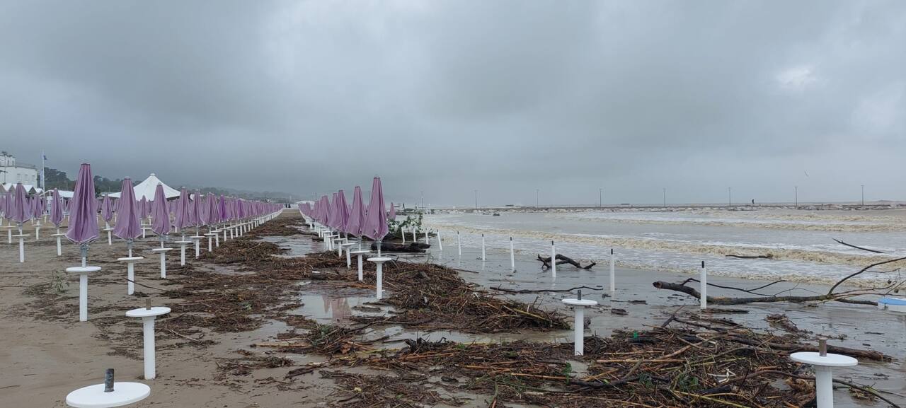 La spiaggia fanese (foto facebook Cocu Yeah)