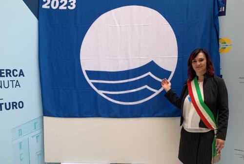 A Pesaro sventola la Bandiera Blu, ma non in Baia Flaminia. Vimini e Conti: «Città balneare di qualità» 