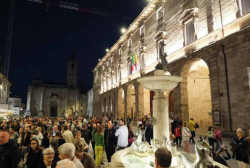 Nuove luci a piazza del Popolo e piazza Arringo: Ascoli si fa “bella di notte”