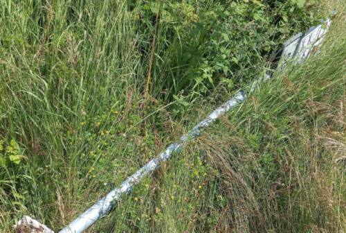 San Severino, vandali in azione a Roccaccia: divelti pali stradali